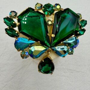 Vintage Art Deco Emerald Glass Brooch